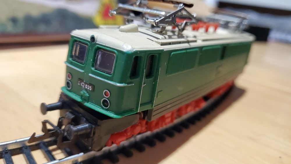 Elektrowóz E42 firmy Zeuke Bttb skala TT
