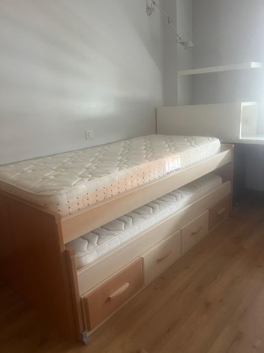 Cama dupla com dois colchões