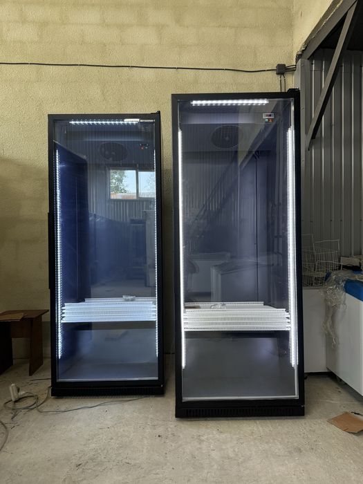 Холодильник вітрина холодильна шафа