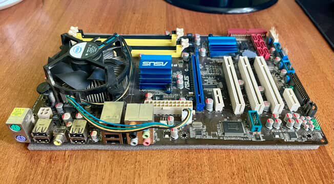 Материнська плата ,відеокарта,оперативна памʼять 4 ГБ