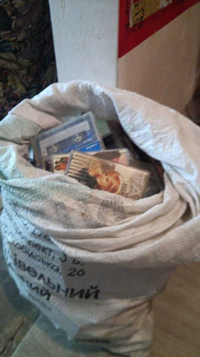 Продам касеты и диски.