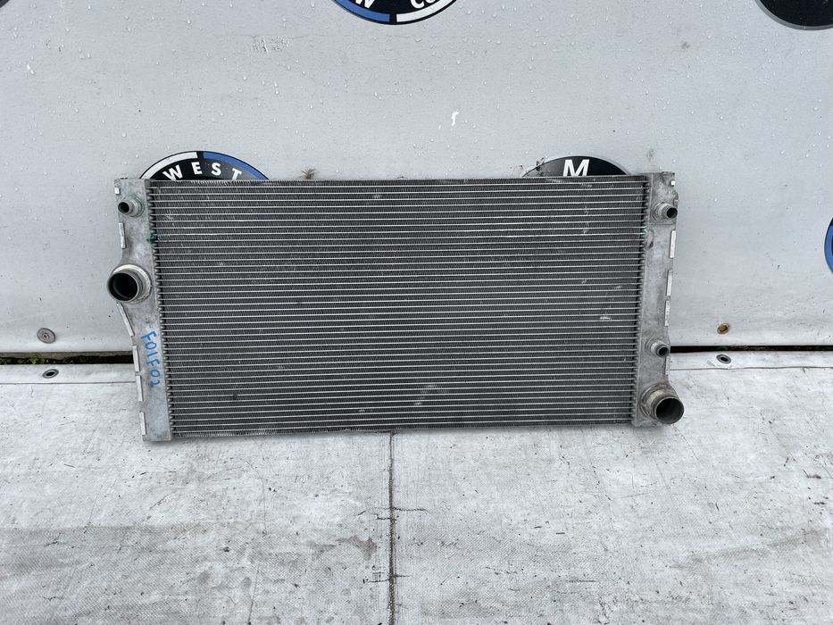 Радіатор BMW 7 series F01 F02 радіатор бмв ф01 ф02