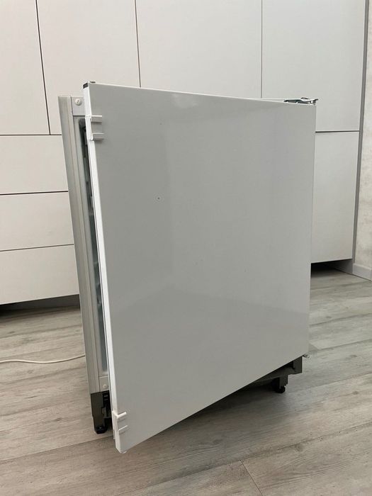 Маленький вбудований холодильник Electrolux ERN1200FOW