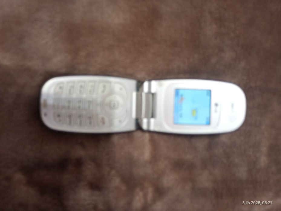 W dobrym stanie  telefon LG KG 376