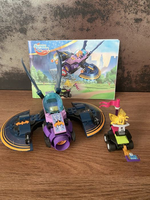 Лего літак Бетгьорл і переслідування Бетлітаком