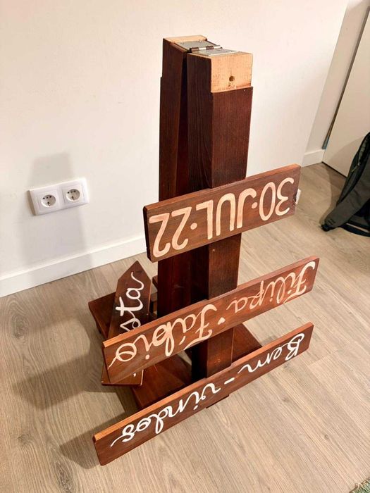 Placa de festas em madeira – Dobrável e Personalizável, Estilo Rústico