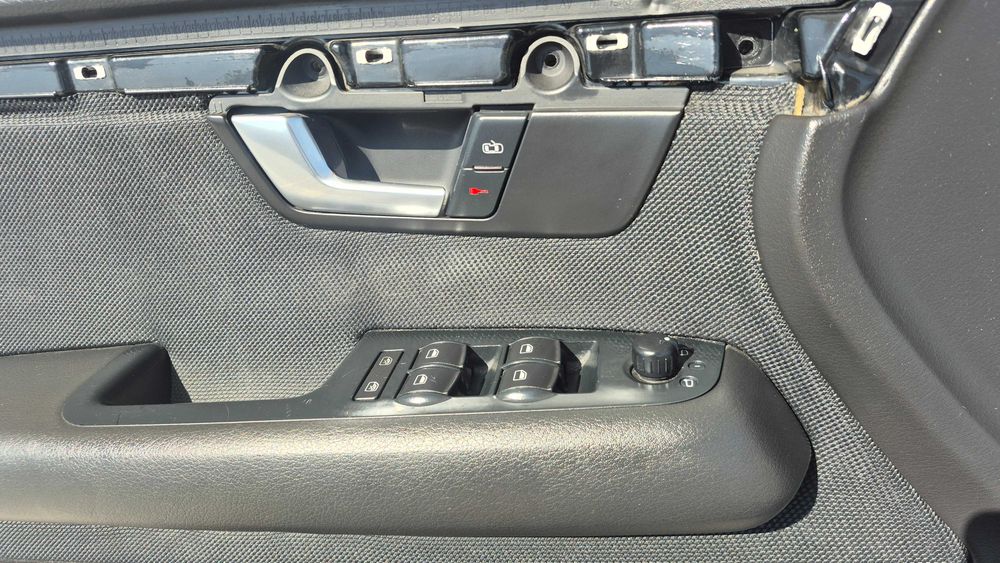 »Quartelas/ Forras das portas AUDI A4 B6-B7 (8E)2000-2008 - SLINE ORIGINAIS em excelente estado* - PRETAS!