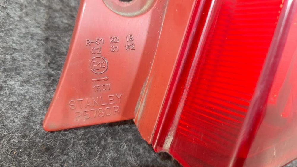 FAROLIM FAROLINS TRASEIRO TRÁS DIREITO ORIGINAL E131907 P5780R SUZUKI