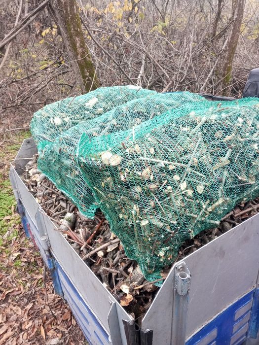 Продам дрова(рубані гілки) в сітках.