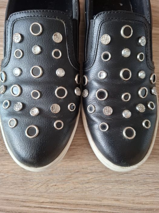 buty damskie półbuty czółenka czarne Guess rozm. 39