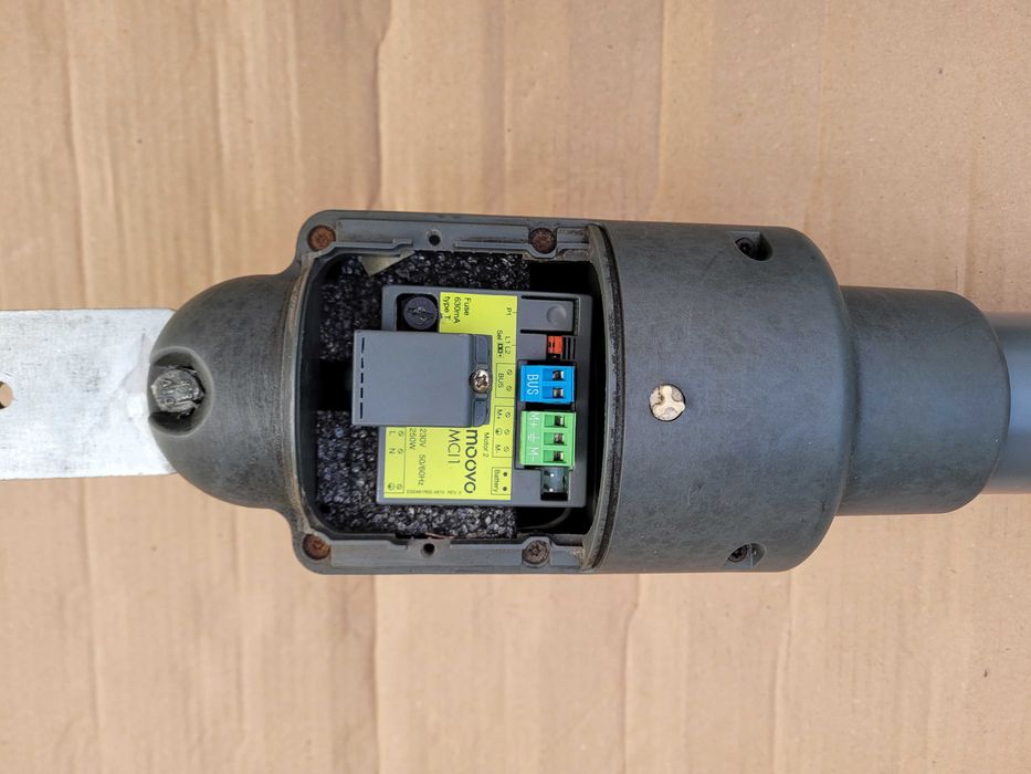 napęd do bramy skrzydłowej