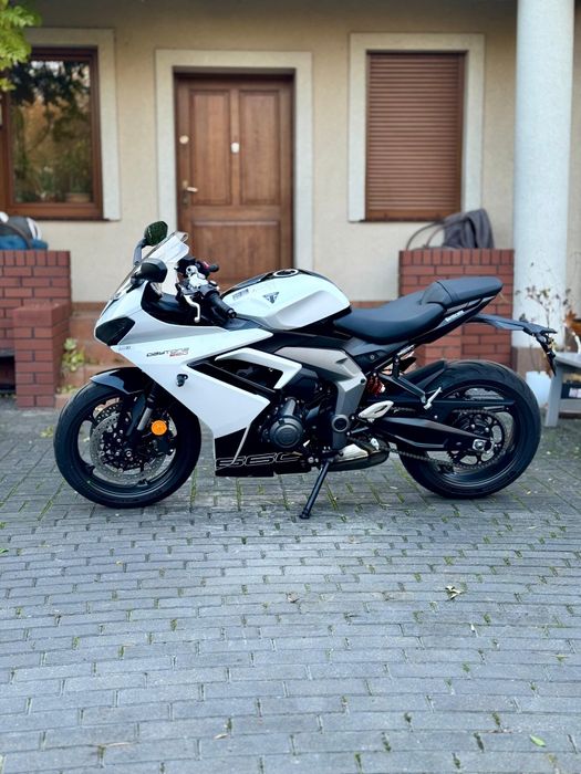 Triumph Daytona 660 biała nowa model 2025 r fv23%