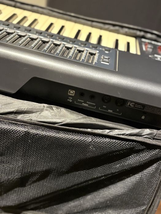 Teclado controlador novation impulse 61(Com teclas a falhar)
