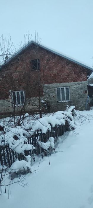 Будинок із земельною ділянкою