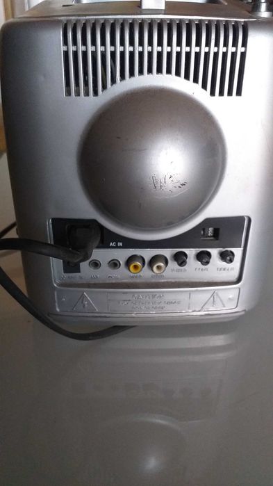 Televisão/radio mini antiga a funcionar perfeitamente