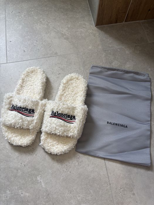 (42-44)Balenciaga fur slides kapcie klapki białe
