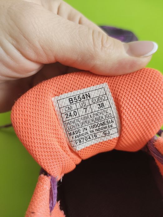 Жіночі волейбольні кросівки 38 розміру від бренду Asics Gel Tactic