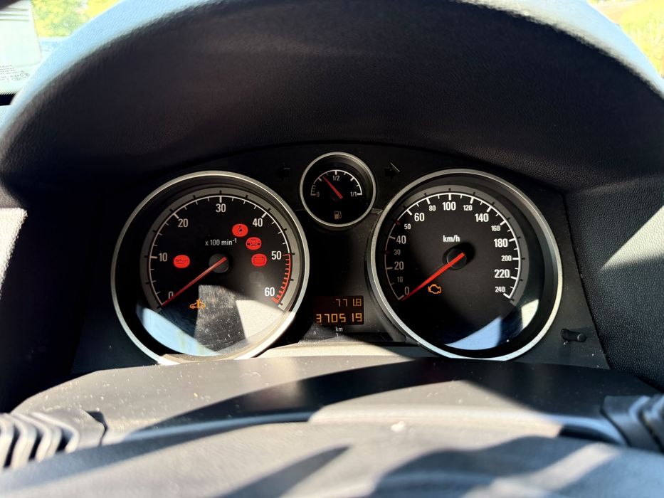 Opel Astra H 1,9tdci 2005