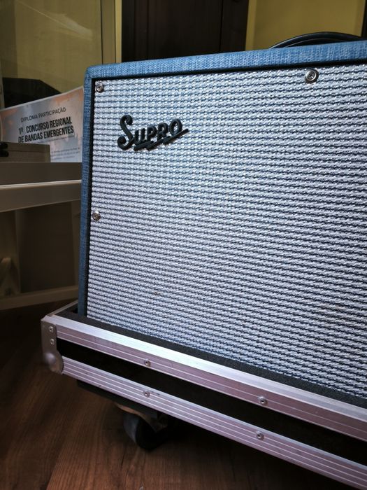 Vendo guitarra, amplificador, pedalboard