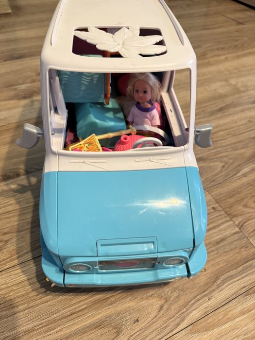 Samochud Balbi z zabawkami