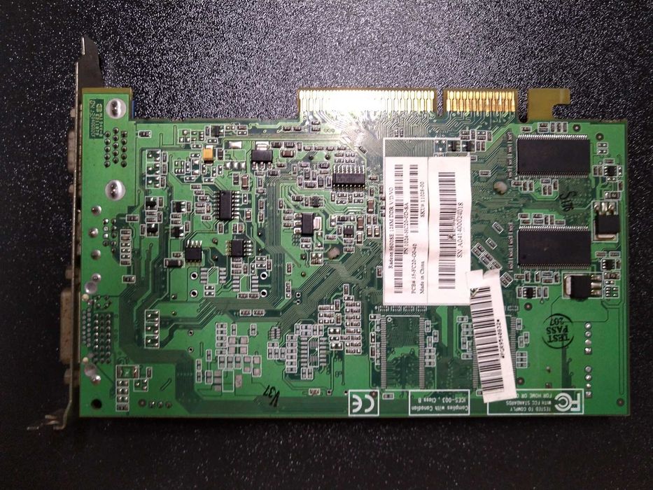 Placa Gráfica Radeon 960064738940132995121