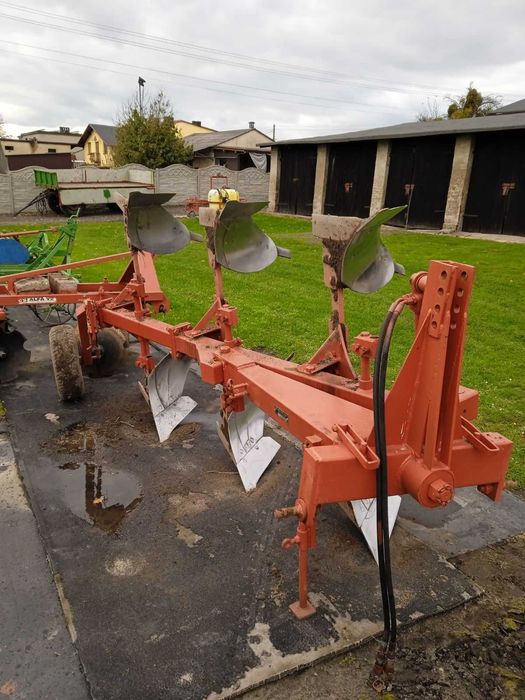 Pług 3 skibowy obrotowy