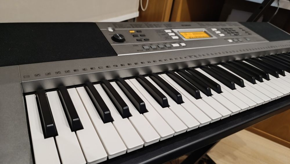 Teclado Yamaha PSR-E353