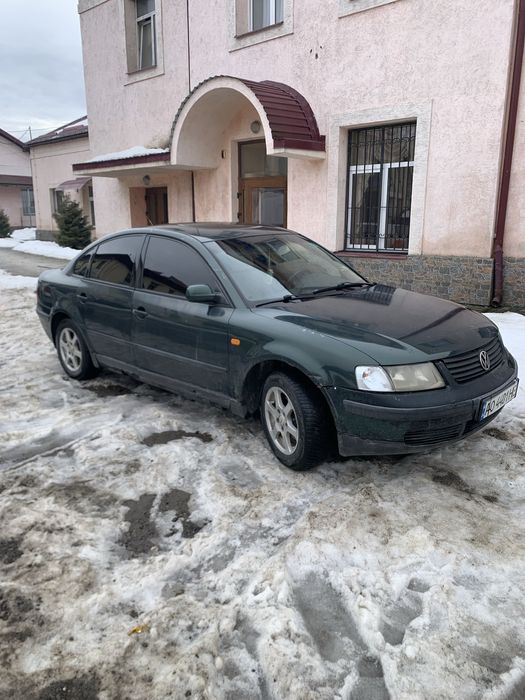 Пассат б5  1.8 бензин простий без турбіни.