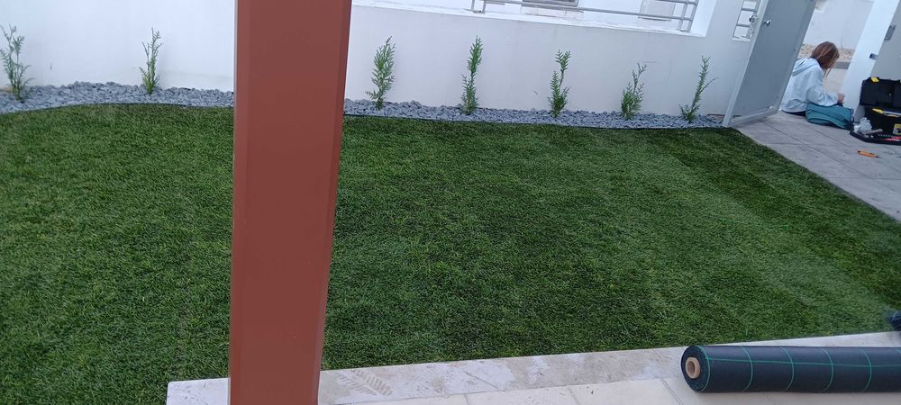 Colocamos Relva sintética ou natural e fornecemos