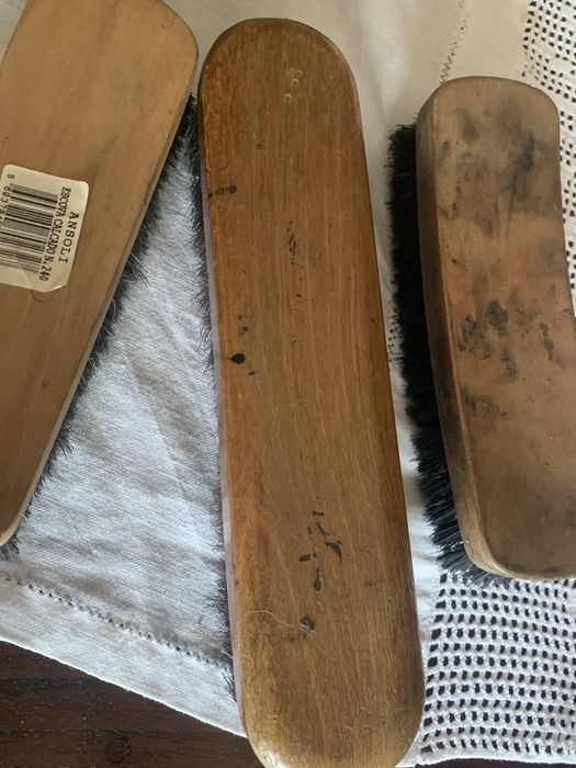 Escovas de calçado muito antigas :