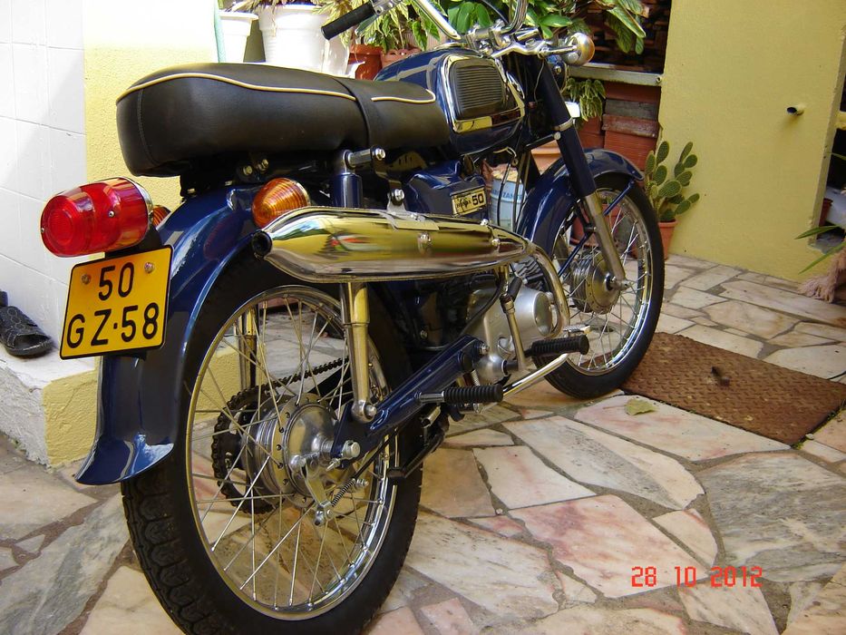 Honda 50 CD com documentos
