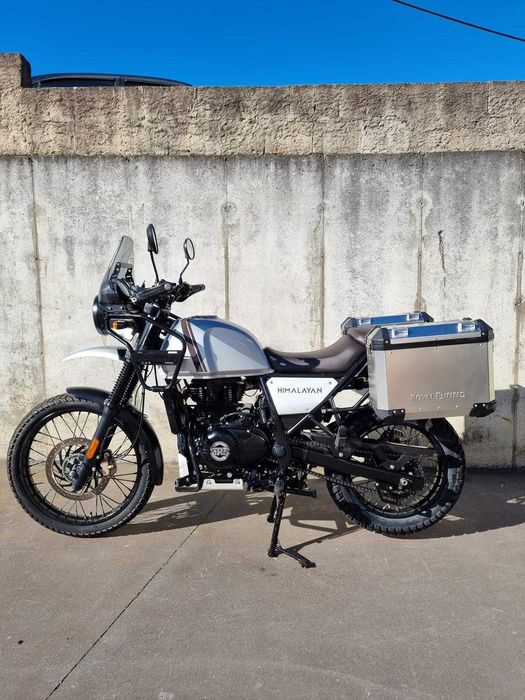 Royal Enfield Himalayan 411 – Em excelente estado, com malas laterais e proteções