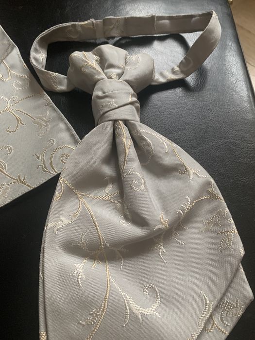 Plastron i poszetka Wilvorst nowy