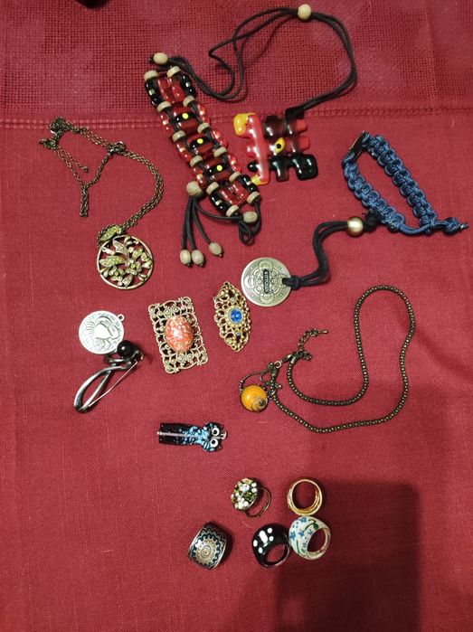 Бижутерия, украшения.