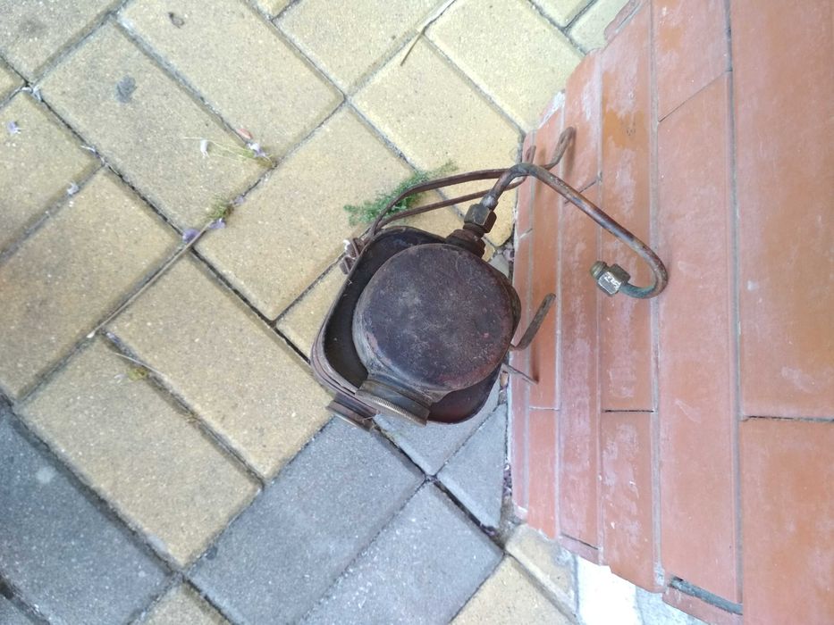 Depósito para antigo motor de rega