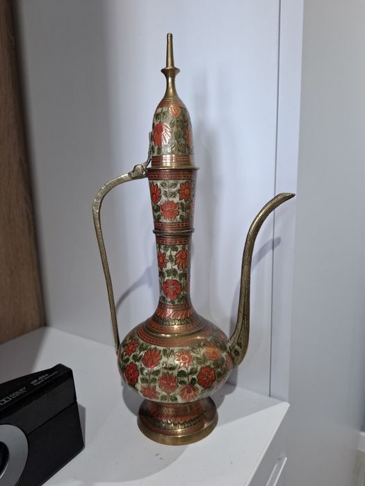 Mosiężny orientalny dzbanek Indyjski