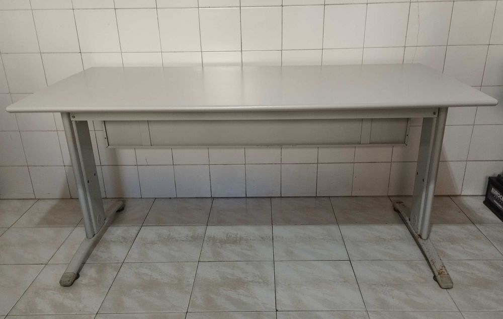 Secretaria de escritorio usada em bom estado