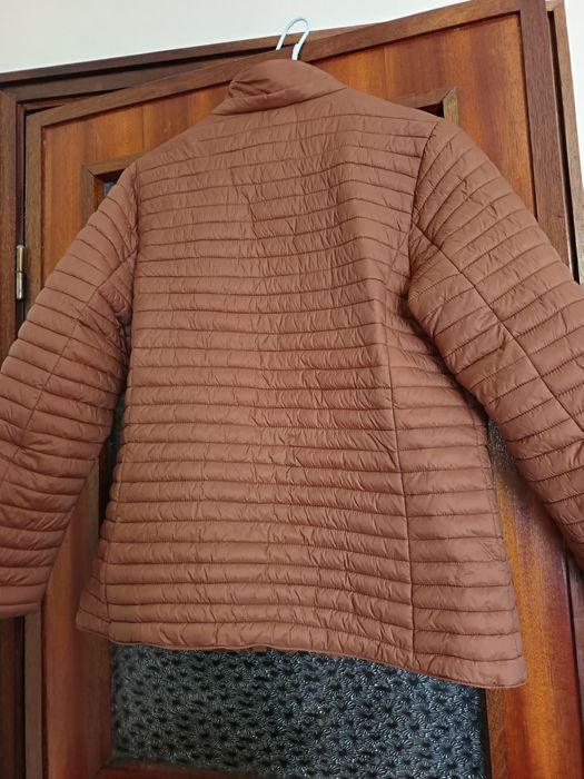 Casaco acolchoado castanho em excelente estado