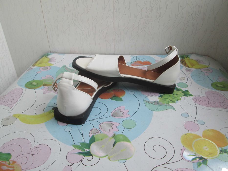 Босоножки 40(26см) белые,натуральная кожа