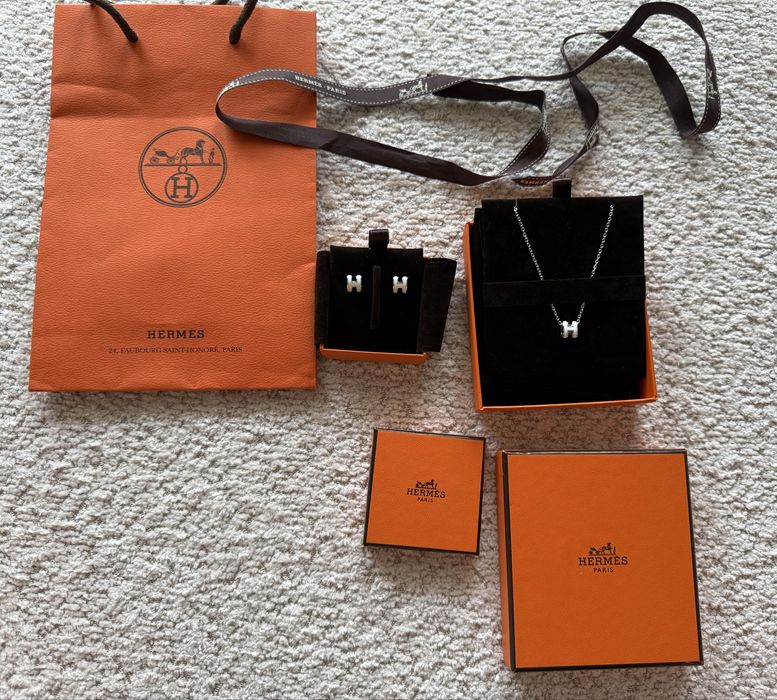 Zestaw biżuterii kolczyki i wisiorek Hermes Mini Pop H srebrno- biały