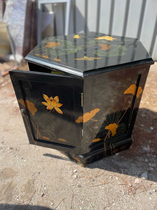 Mesa oriental lacada preta pintada– motivo floral