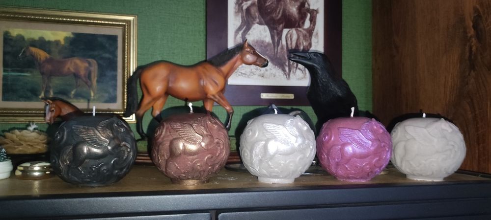 Кінь символ 2026 року, свічка ароматизована