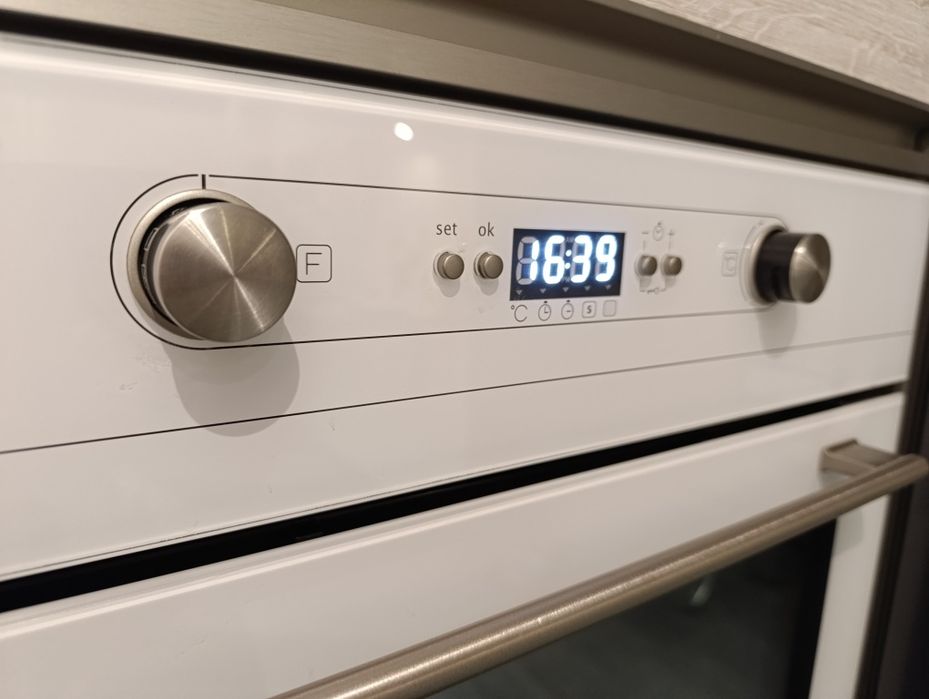 Biały piekarnik Ikea pyroliza