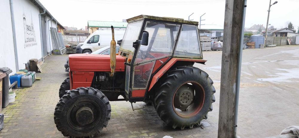 Traktor UTB Universal