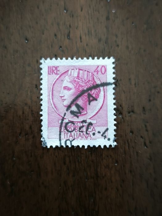 Selos (centenas de selos de vários valores)