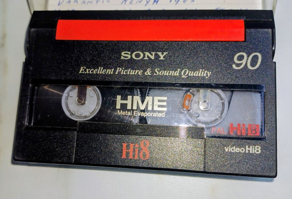 TRZY kasety E90 / E60  typu Hi8 lub V8 do kamer np. Sony,Sanyo,Sharp, CANON