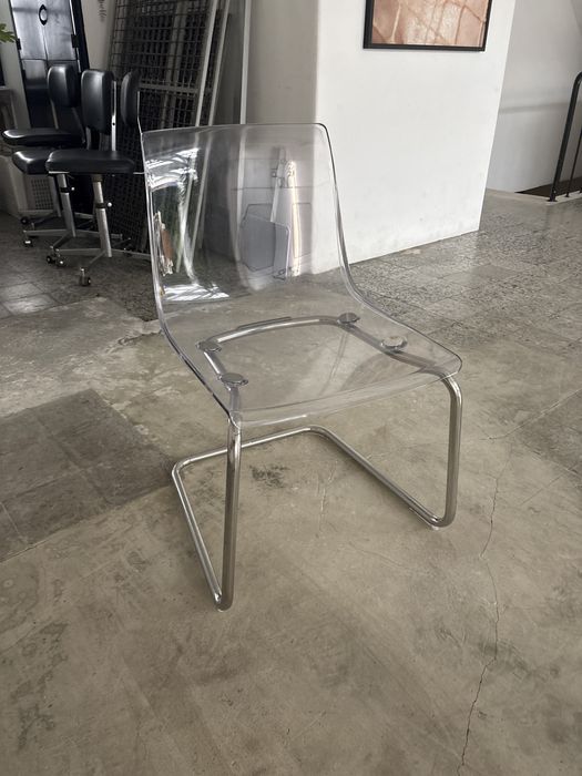 Cadeira transparente Ikea