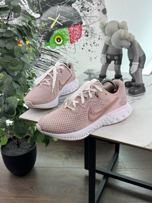 Кросівки Nike Renew 42 розмір Е13660