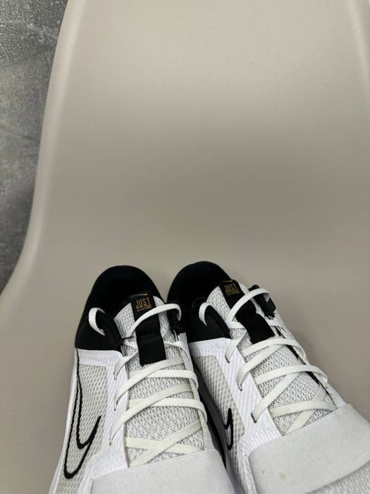 Кросівки Nike.