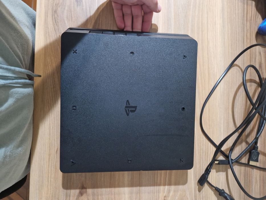 Ps4 slim 500gb com comando e cabos